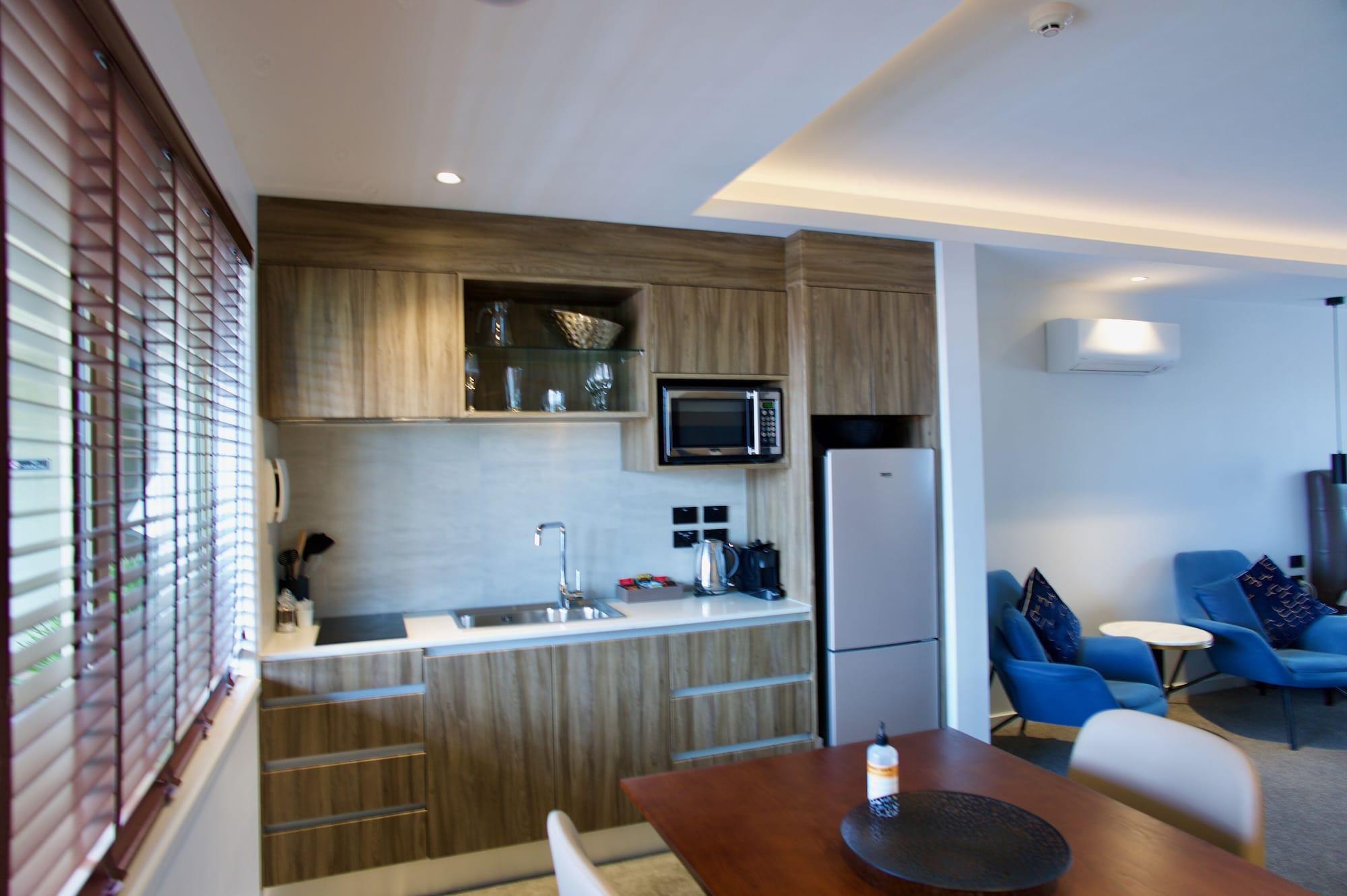 רוטורואה Regal Palms Resort מראה חיצוני תמונה A kitchen in a hotel suite
