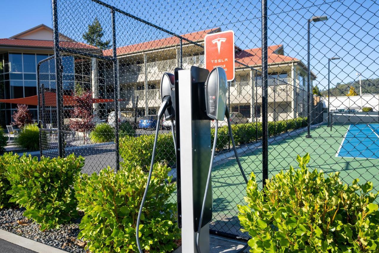 רוטורואה Regal Palms Resort מראה חיצוני תמונה Tesla Supercharger in San Jose, California