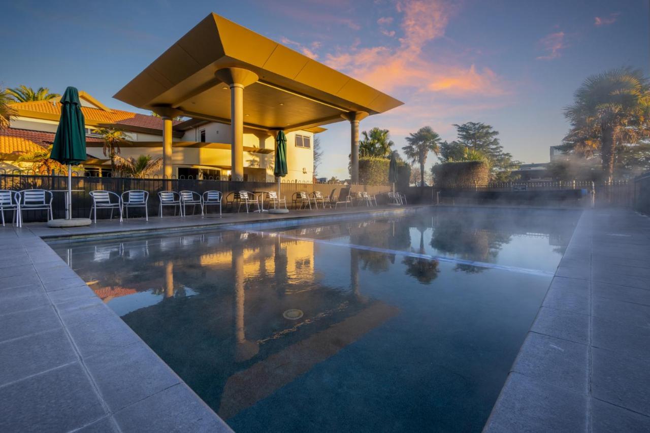 רוטורואה Regal Palms Resort מראה חיצוני תמונה The pool at the hotel