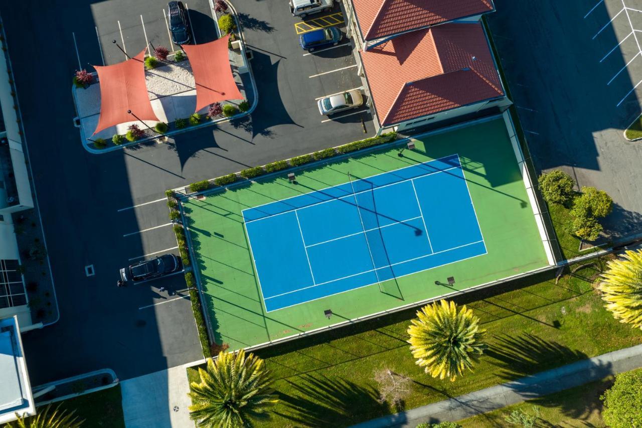 רוטורואה Regal Palms Resort מראה חיצוני תמונה Tennis court at the complex