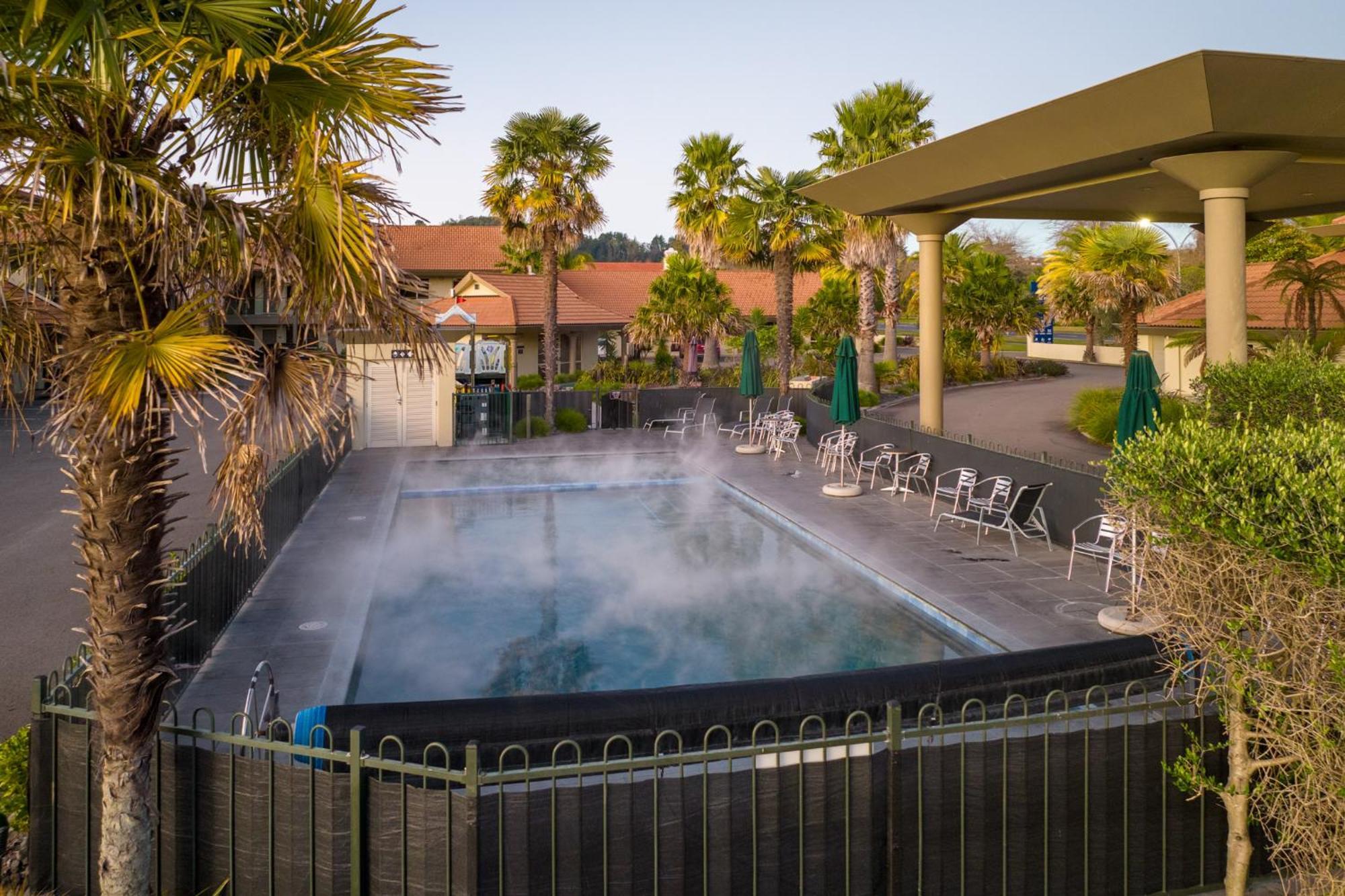 רוטורואה Regal Palms Resort מראה חיצוני תמונה Thermal hot pool at Porirua